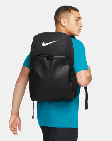 Nike Brasilia 9.5 DM3975 010